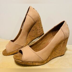Toms~Suede tan wedges size 5.5W